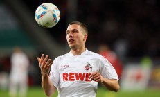 米兰体育-奥运周期关键战，英格兰单节狂飙，毕尔巴鄂防线崩溃