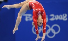 ac米兰官网-赛道与球场，速度与力量的巅峰对决