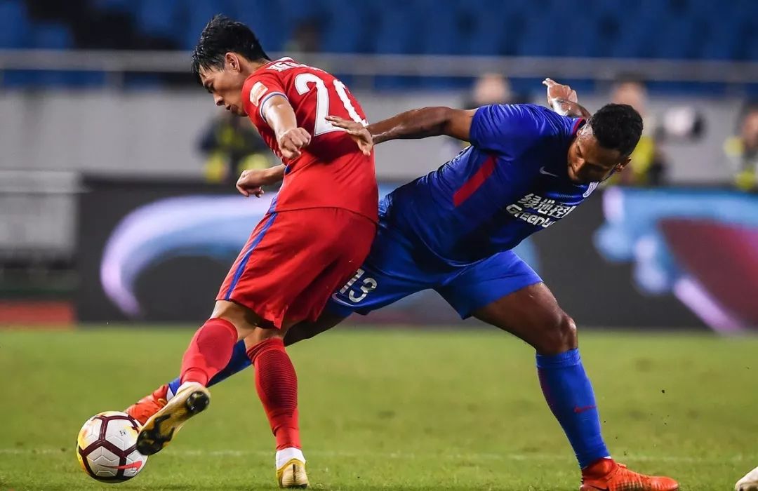 包含山东鲁能客场遭遇重庆斯威，遗憾落败的词条