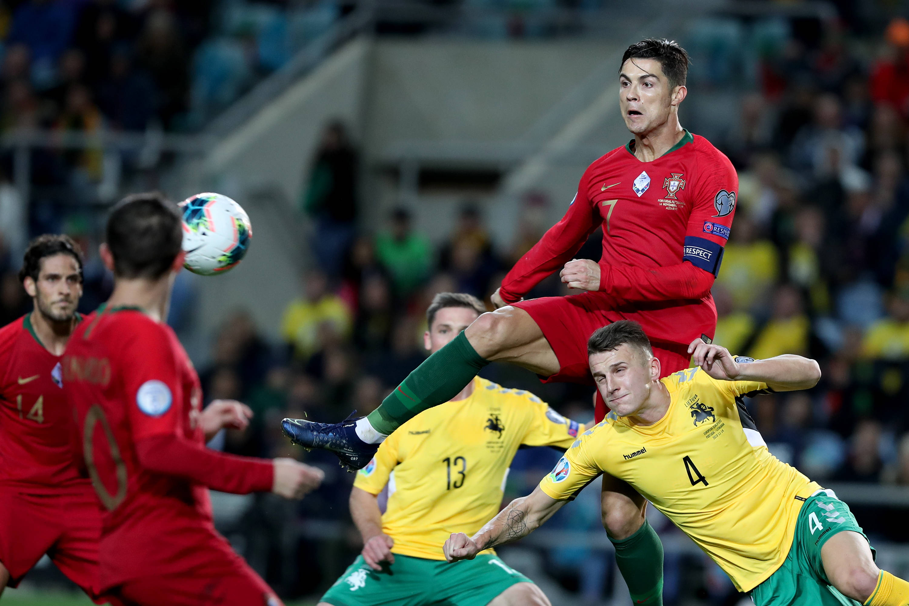 关于捷克主场战胜马耳他，晋级形势向好的信息