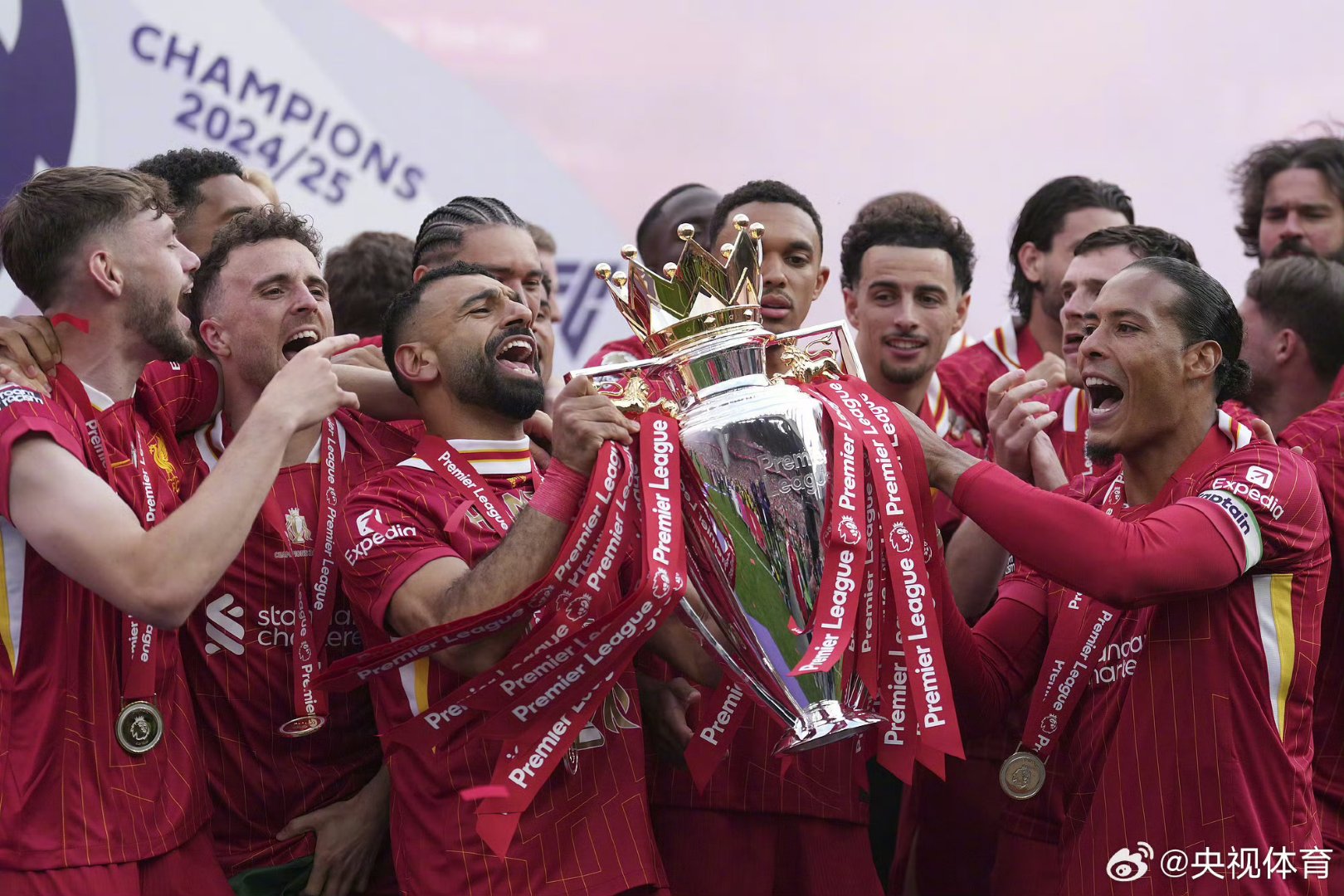 欧预赛巅峰对决即将打开，火药味弥漫球场