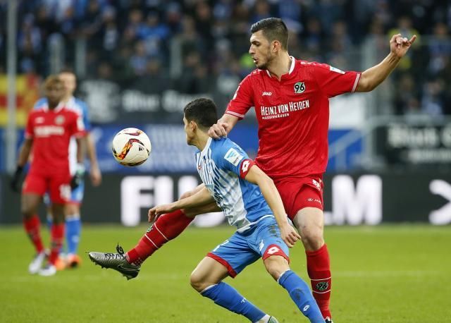 包含格拉纳达客场不敌维戈塞尔塔，遭遇连败的词条