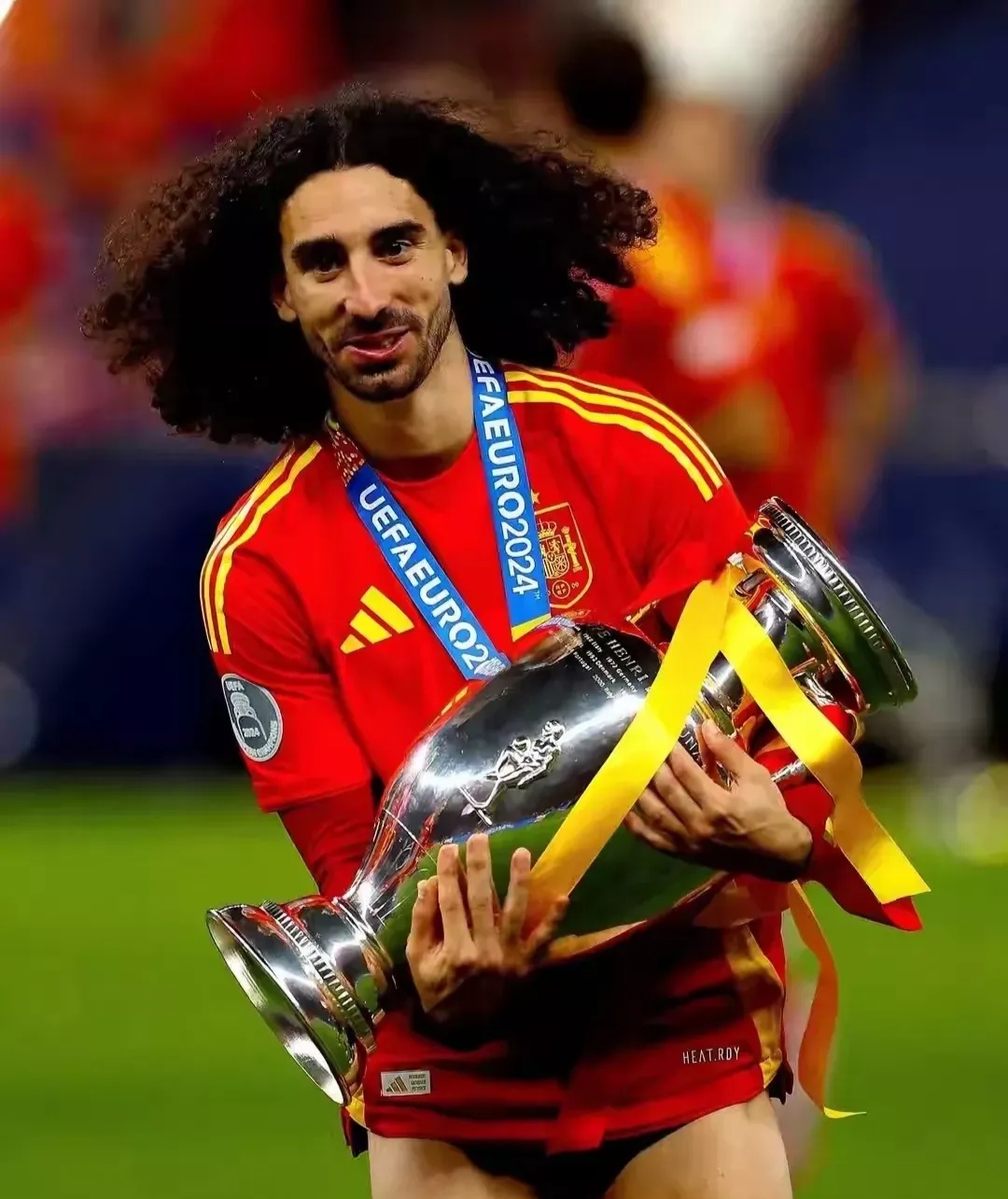 包含欧洲足球明星伤愈归来盼夺冠的词条