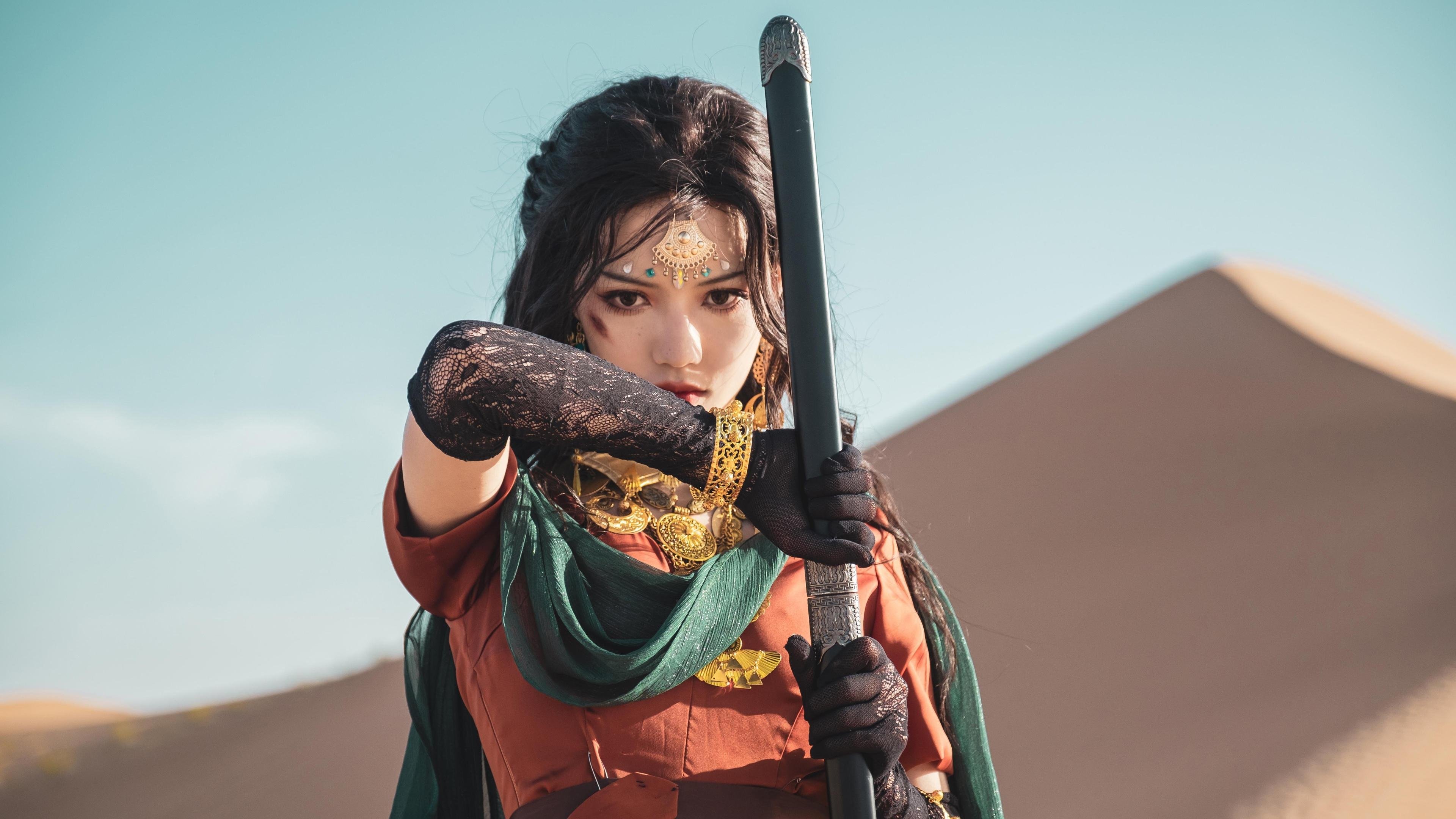 F1新赛季揭幕战之夜，浓眉硬仗之王的双重奏