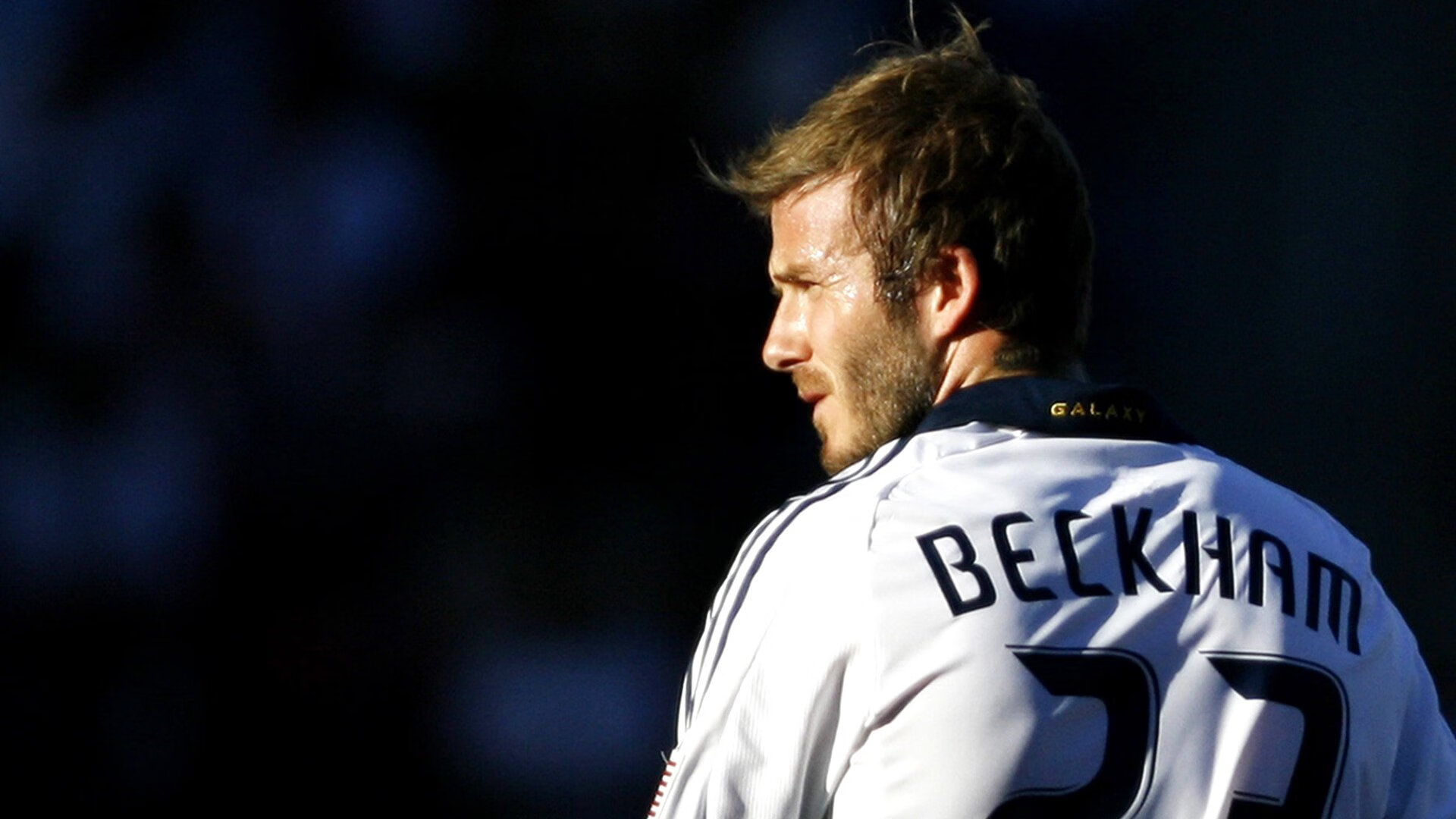 马刺狂潮冲垮湖人防线，欧文末节独舞定乾坤