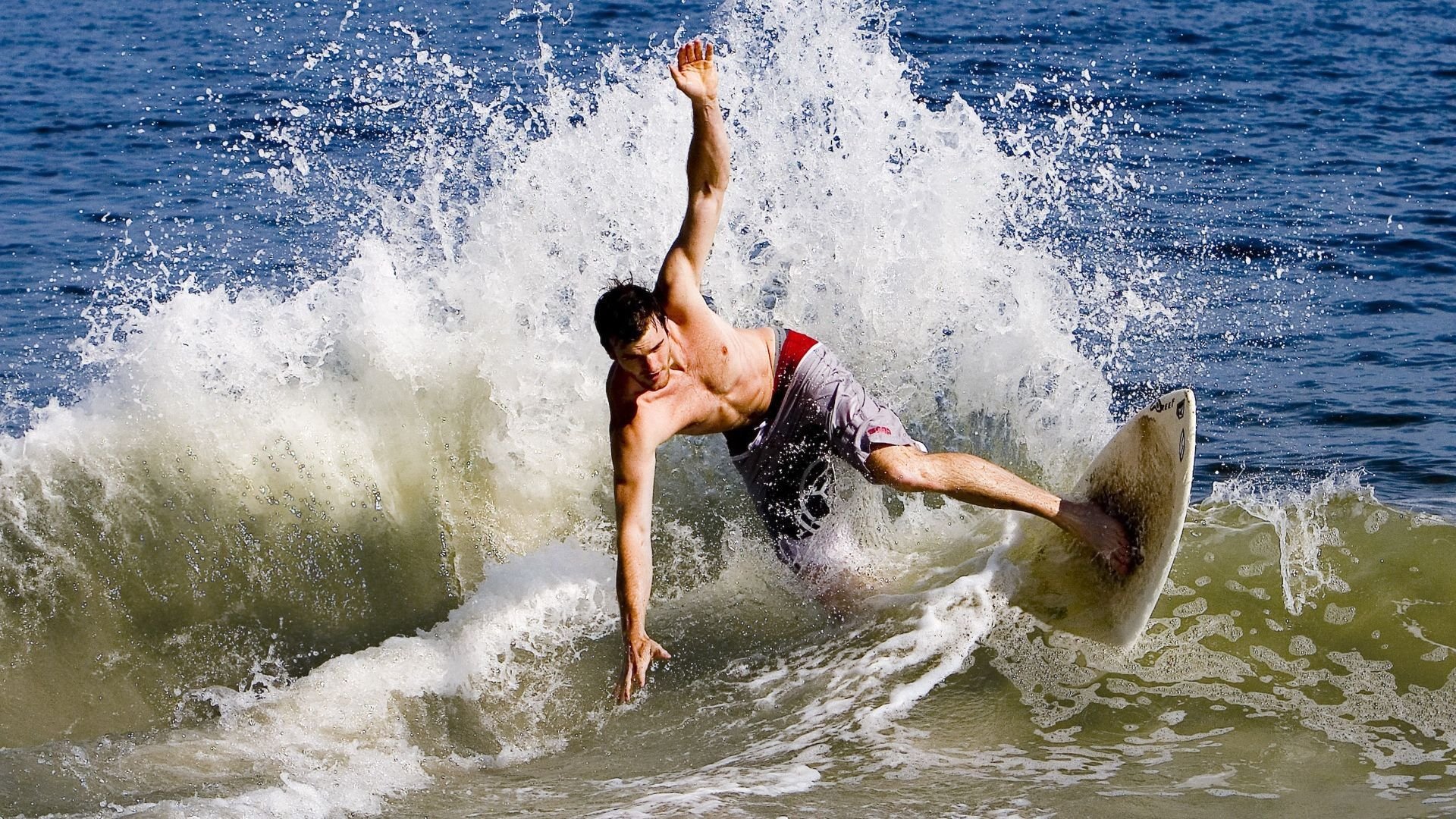 魔术收割76人，哈利伯顿在F1赛道上的年度争冠接管术