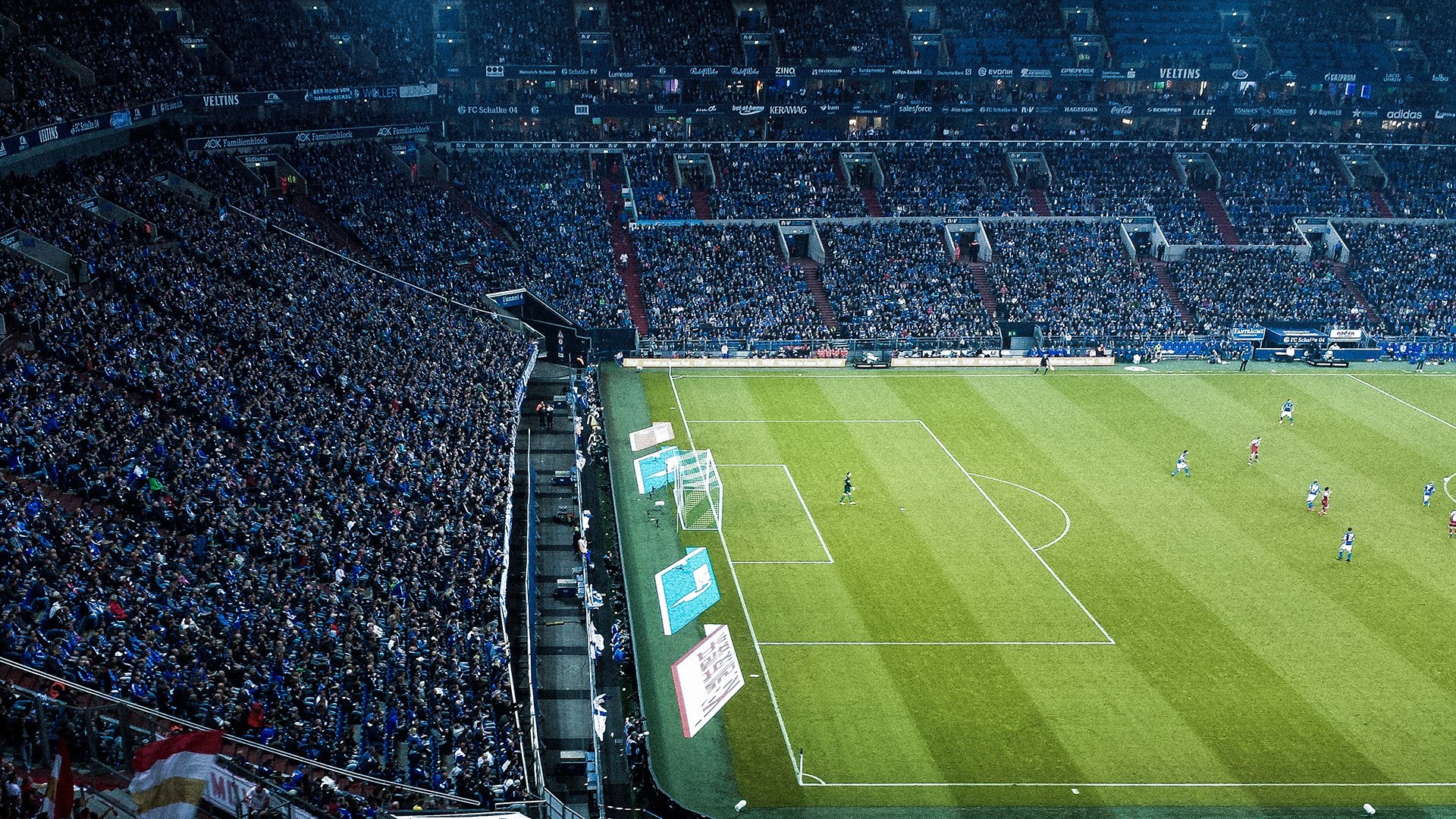 赛道上的逆袭，阿隆索关键制胜，红牛二队鏖战雷诺车队